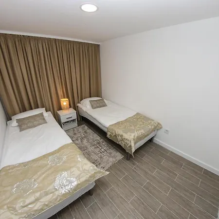 Like Apartment *